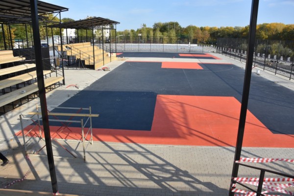 Губернатор Оренбургской области Денис Паслер проверил ход работ по благоустройству набережной реки Урал и ремонту дорог Оренбурга