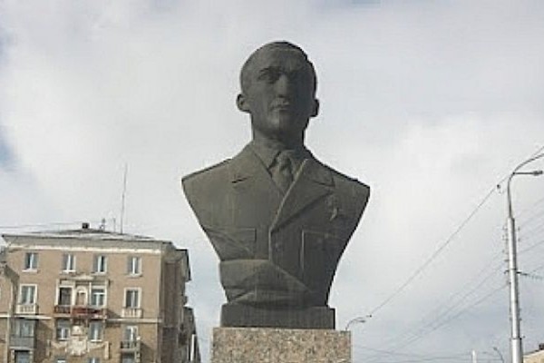 Жертвы Беслана и Герой РФ из Орска Андрей Туркин, Никита Хрущев, англичане и французы восстали против фашистов и день рождения бюстгальтера. День в истории