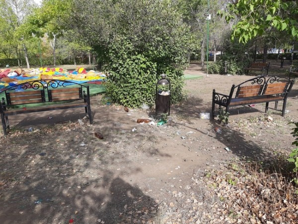 Оренбуржцев продолжает возмущать состояние парка им. 50-летия СССР Оренбуржцев продолжает возмущать состояние парка им. 50-летия СССР