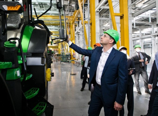 Игнат Петухов оценил перспективы нового производства John Deere в Оренбурге