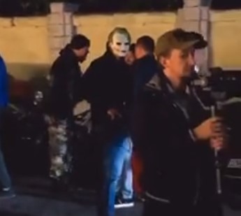 В Оренбурге у парка &laquo;Тополя&raquo; устроили ночные танцы с оружием