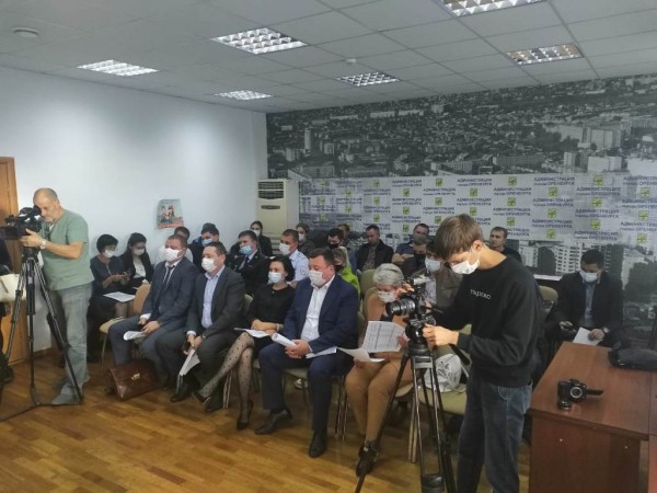 В Оренбурге прошли общественные обсуждения проекта &laquo;Безопасные и качественные автомобильные дороги&raquo; на 2021 год