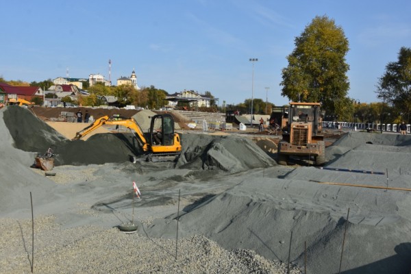 Губернатор Оренбургской области Денис Паслер проверил ход работ по благоустройству набережной реки Урал и ремонту дорог Оренбурга