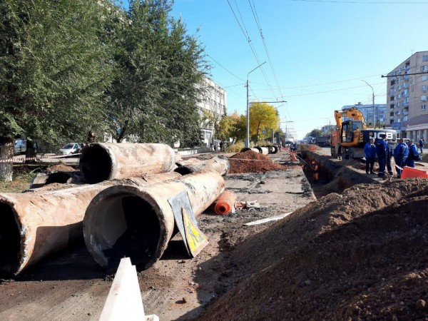 На Туркестанской кладут черный щебень На Туркестанской кладут черный щебень