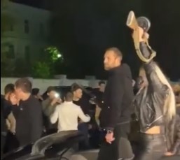 В Оренбурге у парка &laquo;Тополя&raquo; устроили ночные танцы с оружием