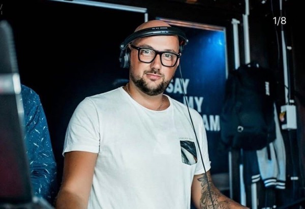 
Умер диджей из Орска Сергей Бабин. Музыкант находился в коме после нападения в Крыму		