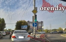 В час пик пробки на проспекте Победы в Оренбурге становятся все больше
