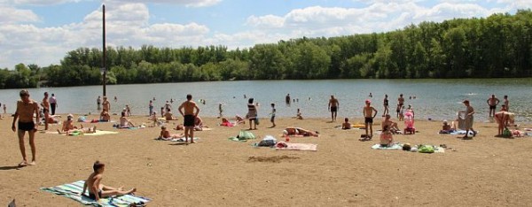 Прокуратура Оренбургской области предлагает штрафовать тех, кто купается на «диких» пляжах
Прокуратура Оренбургской области предлагает штрафовать тех, кто купается на «диких» пляжах