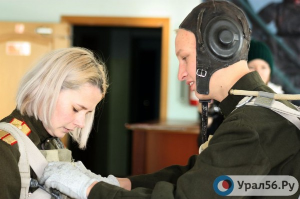 Скромный банковский служащий, который был суперагентом. В Орске снимали фильм про разведчика времен Великой Отечественной
Скромный банковский служащий, который был суперагентом. В Орске снимали фильм про разведчика времен Великой Отечественной