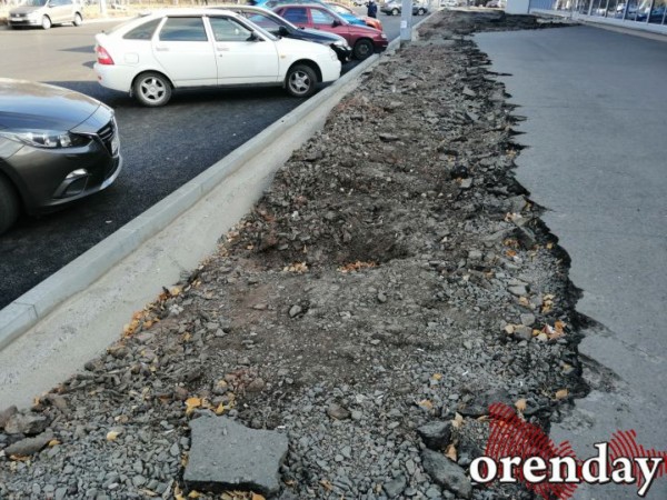 Проезжую часть на Туркестанской почти отремонтировали, а тротуары - нет