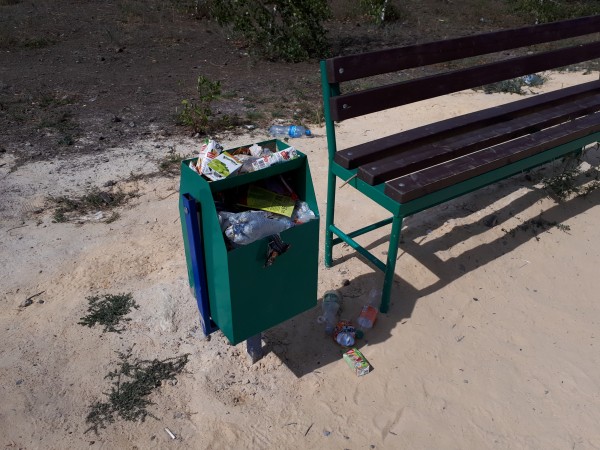 В Медногорске детская площадка становится похожа на свалку