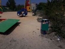 В Медногорске детская площадка становится похожа на свалку
