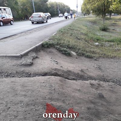 Оренбуржцы продолжают преодолевать препятствия на пути к пешеходным переходам