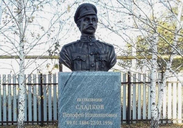 Снесут ли в Оренбуржье новый бюст белогвардейцу, который, возможно, убил Чапаева