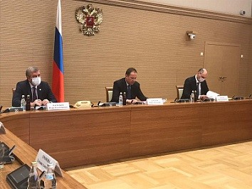 На совещании глав регионов ПФО обсудили борьбу с COVID-19 и питание школьников