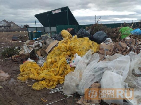 Под Оренбургом вместе с отходами в кузов мусоровоза попал мужчина Под Оренбургом вместе с отходами в кузов мусоровоза попал мужчина