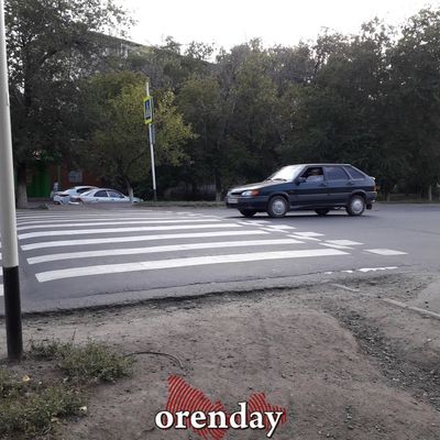 Оренбуржцы продолжают преодолевать препятствия на пути к пешеходным переходам