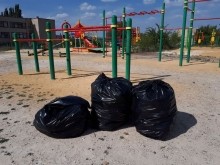 В Медногорске детская площадка становится похожа на свалку