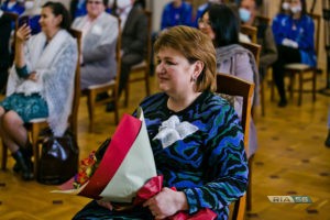 С печатью МКС: космонавт передал оренбургский пуховый платок на хранение в музей ИЗО