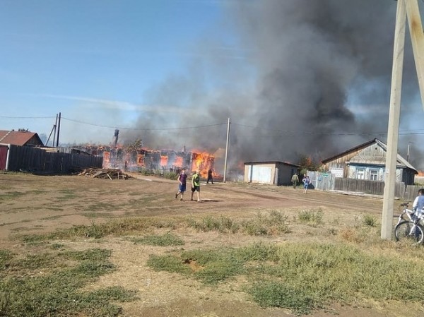 Многодетная семья погорельцев из Колтубановского до сих пор не решила жилищный вопрос