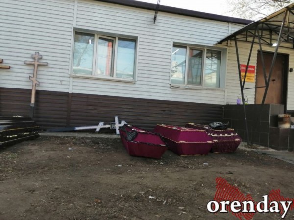 Тела родных из морга оренбуржцы ждут по несколько дней