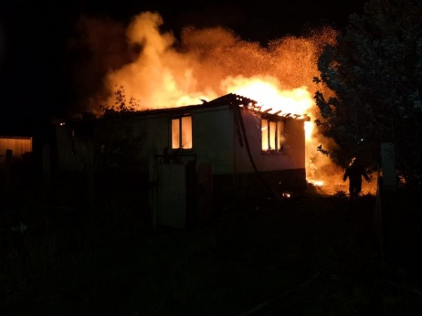 На пожаре в жилом доме в Ясном погибли три человека