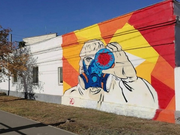 На Рыбаковской появилось граффити, посвященное борьбе с COVID-19