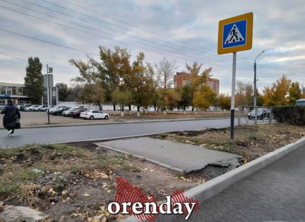 Оренбуржцы продолжают преодолевать препятствия на пути к пешеходным переходам