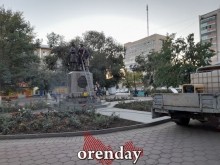 В  мэрии жалуются на голубей, облюбовавших памятник Пушкину и Далю