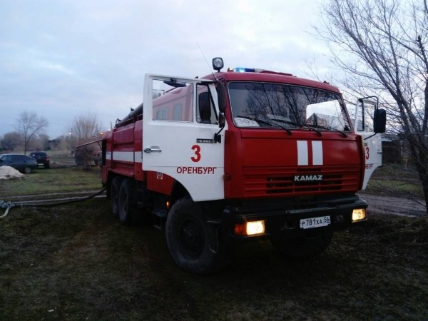 В Оренбурге при пожаре в СНТ пострадали люди В Оренбурге при пожаре в СНТ пострадали люди
