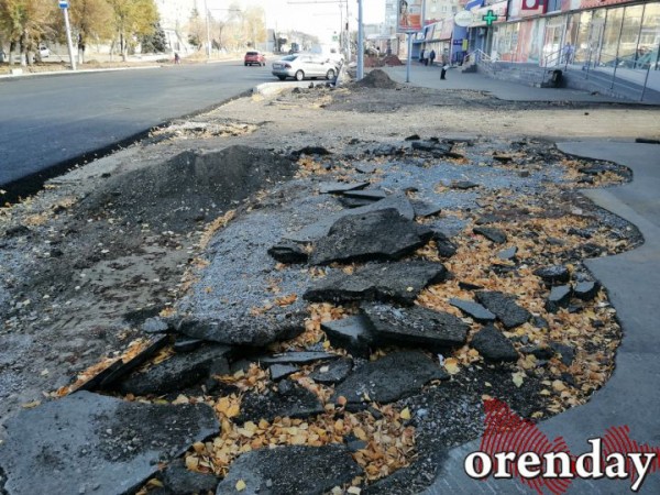 Проезжую часть на Туркестанской почти отремонтировали, а тротуары - нет