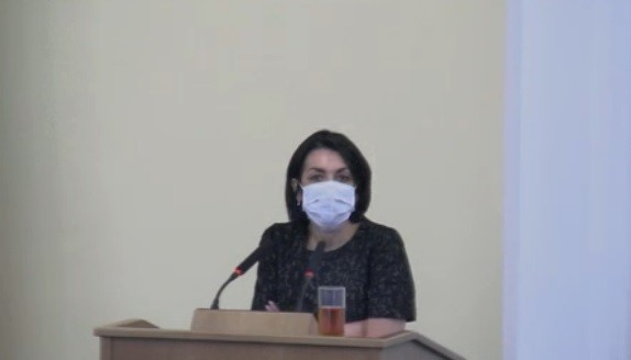 Татьяна Савинова упрекнула оренбургских депутатов за работу на заседании без масок