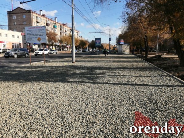 Проезжую часть на Туркестанской почти отремонтировали, а тротуары - нет