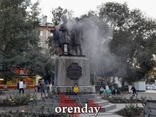 В  мэрии жалуются на голубей, облюбовавших памятник Пушкину и Далю