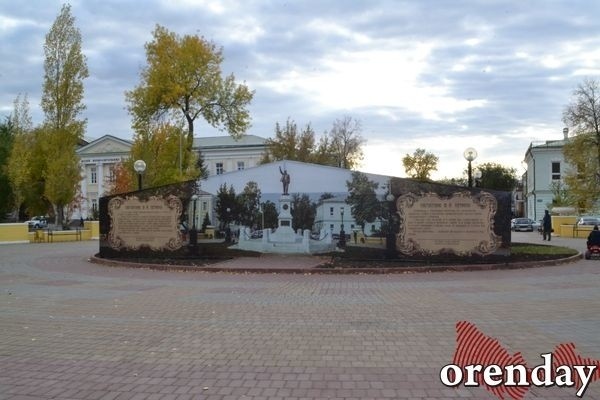 Денег на возвращение памятника Ленину на место ждут из федеральной казны