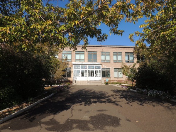 Ремонт крыши Бердянской школы завершен Ремонт крыши Бердянской школы завершен