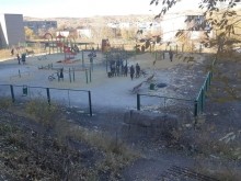 В Медногорске детская площадка становится похожа на свалку