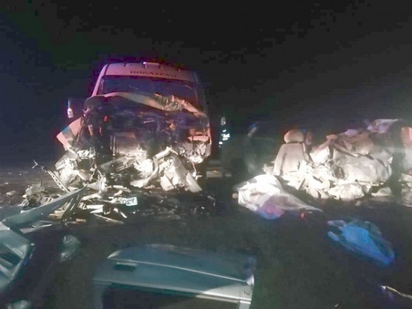 Под Оренбургом трое погибли в ДТП с ВАЗом и микроавтобусом