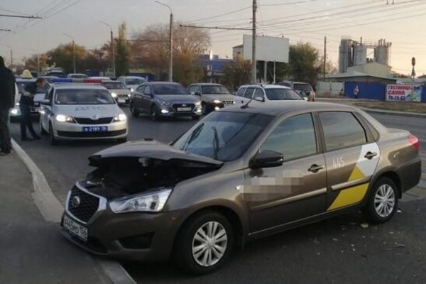 В Оренбурге на Донгузской водитель такси протаранил маршрутку