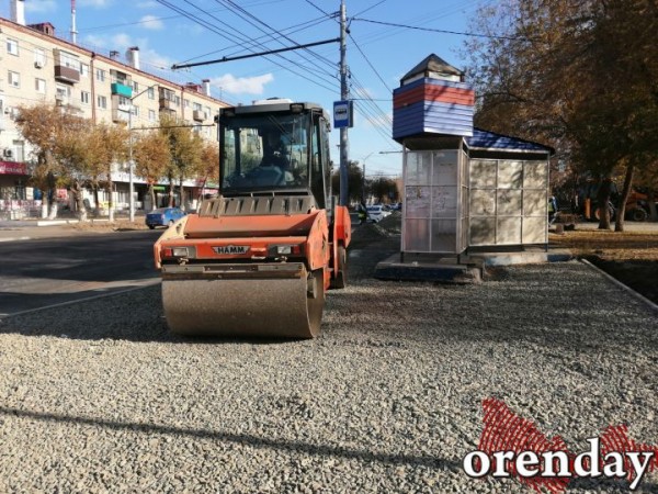 Проезжую часть на Туркестанской почти отремонтировали, а тротуары - нет