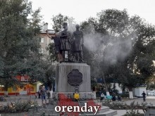 В  мэрии жалуются на голубей, облюбовавших памятник Пушкину и Далю