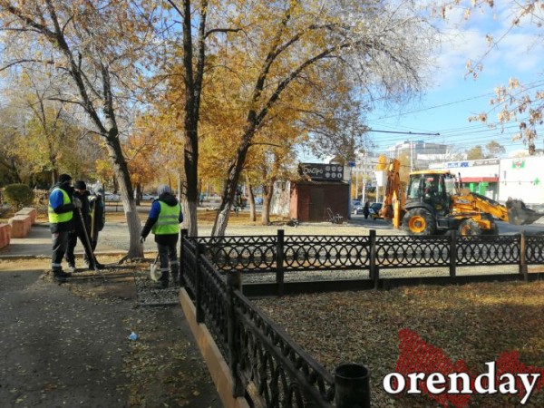 Проезжую часть на Туркестанской почти отремонтировали, а тротуары - нет