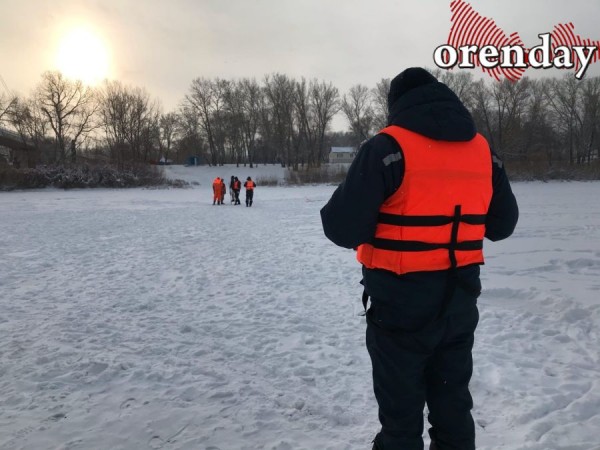 В Оренбурге в районе пешеходного моста спасали &laquo;провалившихся в полынью&raquo;