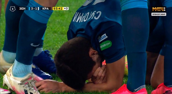 Дзюба отдал приз "Лучшему игроку матча" экс-футболисту "Оренбурга", у которого умер отец