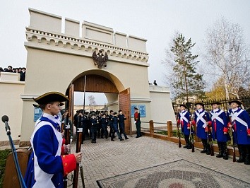 В Оренбурге открыли арт-объект Орские ворота В Оренбурге открыли арт-объект Орские ворота