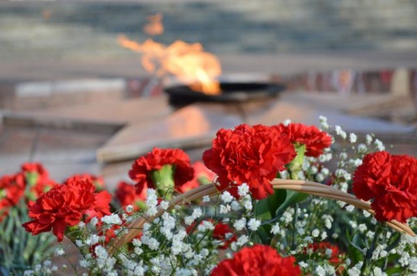 В Орске разыскивают подростков, которые скакали на Вечном огне