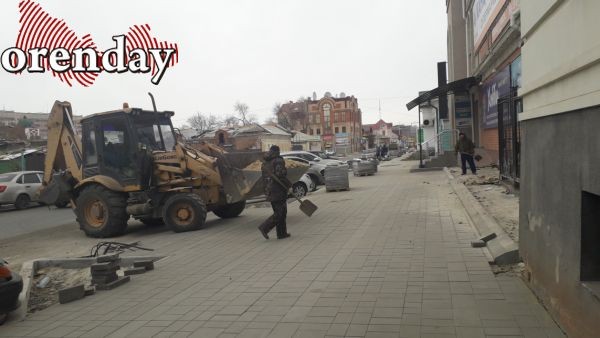 Жители улицы Комсомольской после ремонта тротуаров оказались в «западне» Жители улицы Комсомольской после ремонта тротуаров оказались в «западне»