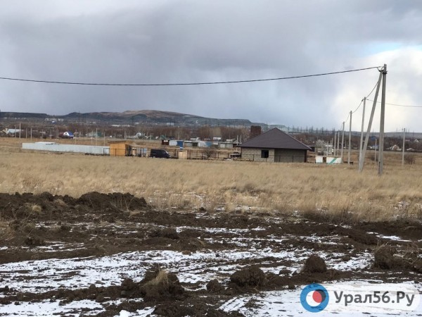 
Администрация Орска отказывается подводить воду и газ к участкам многодетных семей даже после решения двух судов		