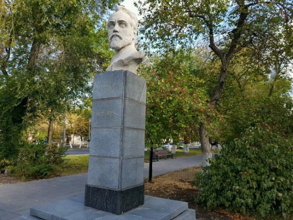 В Оренбурге выделили 84 000 рублей на ремонт бюста Петру Кобозеву В Оренбурге выделили 84 000 рублей на ремонт бюста Петру Кобозеву