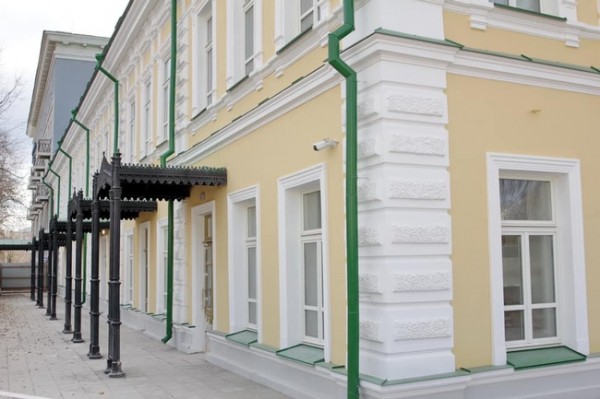 Областной театр кукол заказал мебель на 400 728 рублей